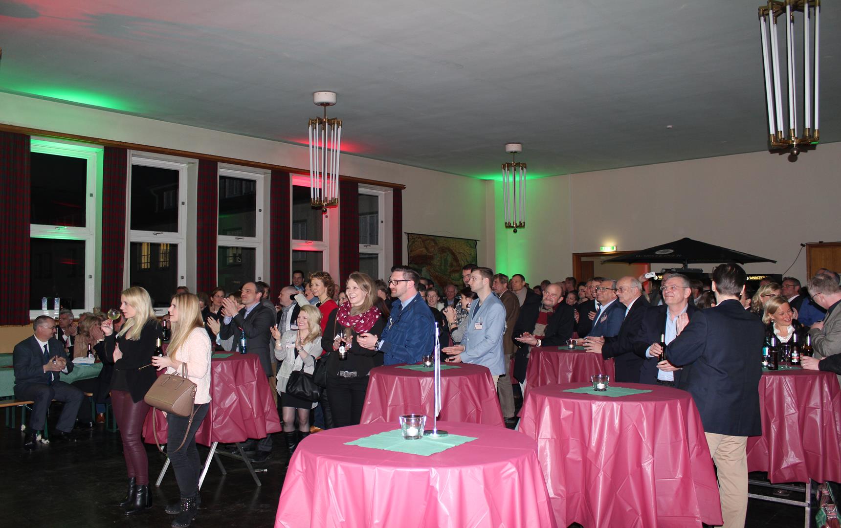 Die Aula wurde zur Partyzone umfunktioniert.