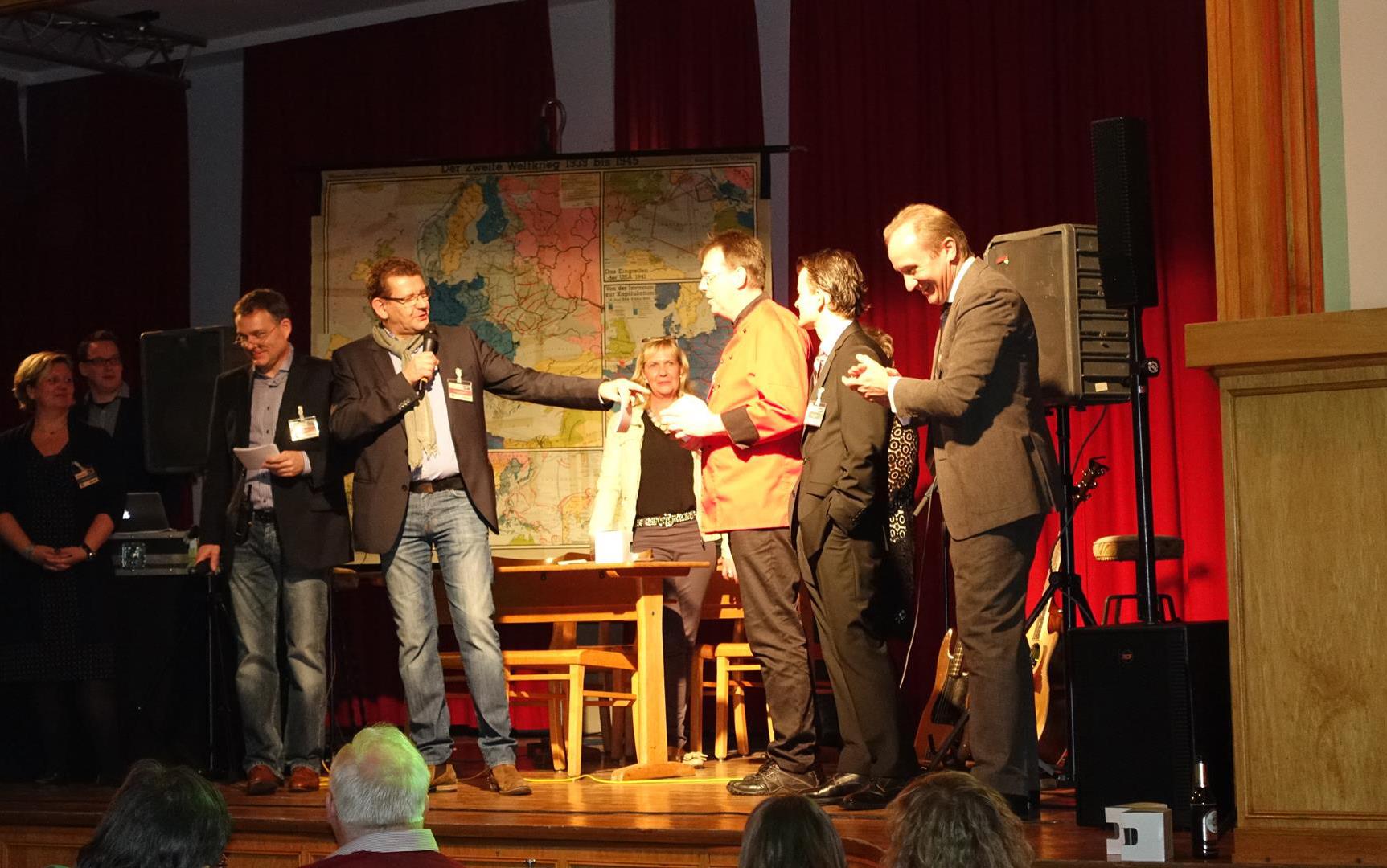 Großer Schulterschluss: Schule, Stiftung und Ehemalige